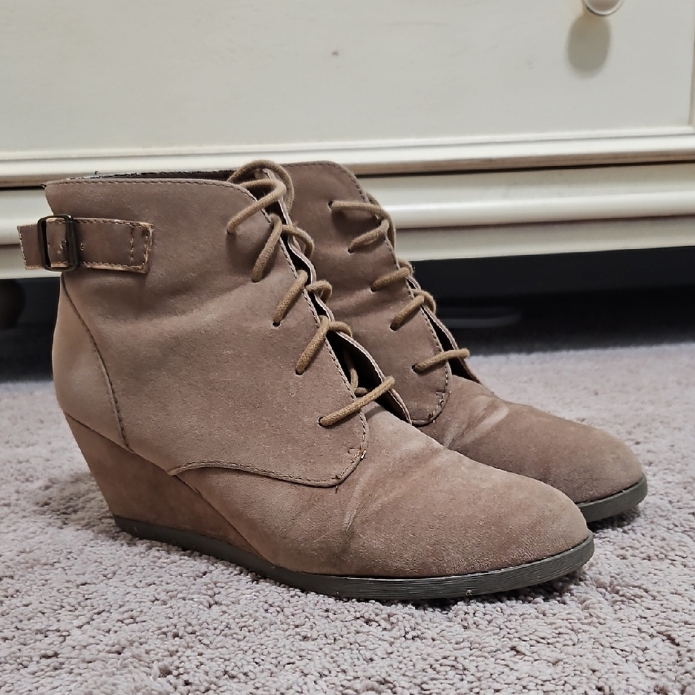 Tan Wedge Shoes with Lace-Up Design